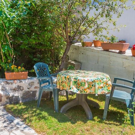 B&B Sa Domo De Sos Massaios Орозеи Екстериор снимка