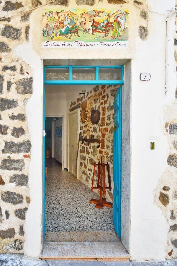 B&B Sa Domo De Sos Massaios Орозеи Екстериор снимка