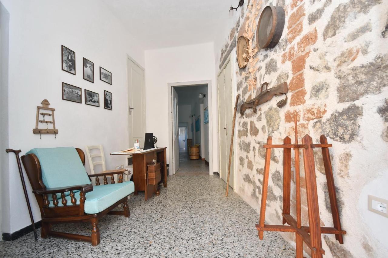 B&B Sa Domo De Sos Massaios Орозеи Екстериор снимка