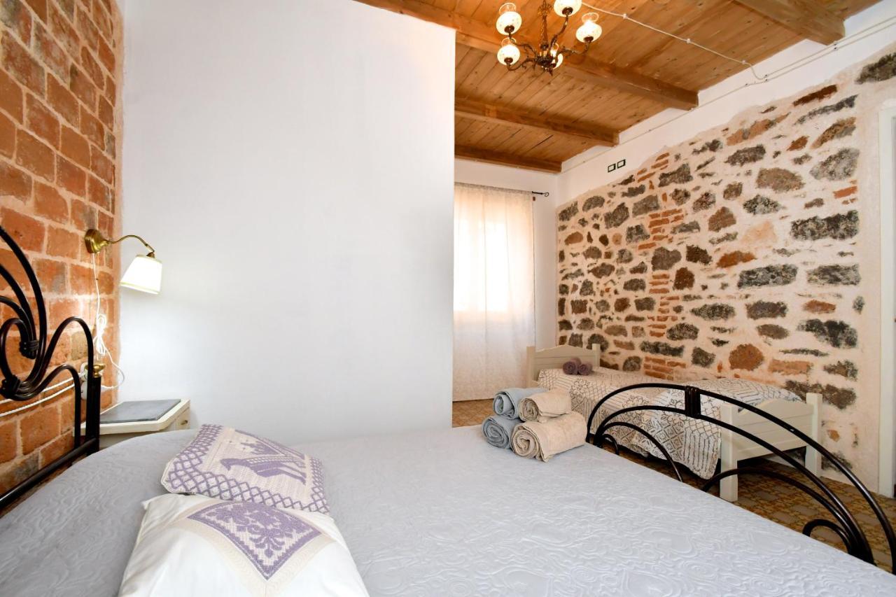 B&B Sa Domo De Sos Massaios Орозеи Екстериор снимка