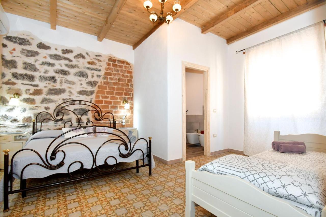 B&B Sa Domo De Sos Massaios Орозеи Екстериор снимка