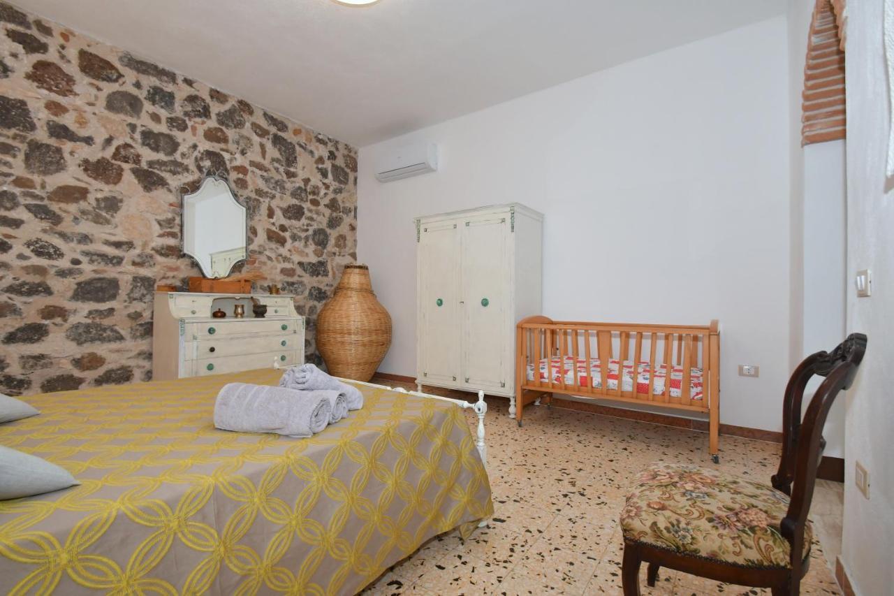 B&B Sa Domo De Sos Massaios Орозеи Екстериор снимка