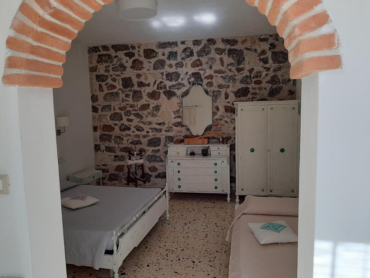 B&B Sa Domo De Sos Massaios Орозеи Екстериор снимка