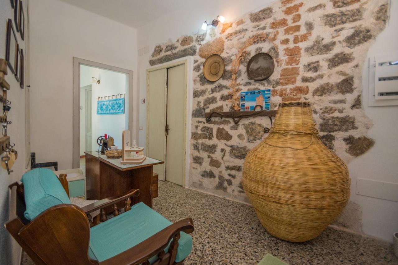 B&B Sa Domo De Sos Massaios Орозеи Екстериор снимка