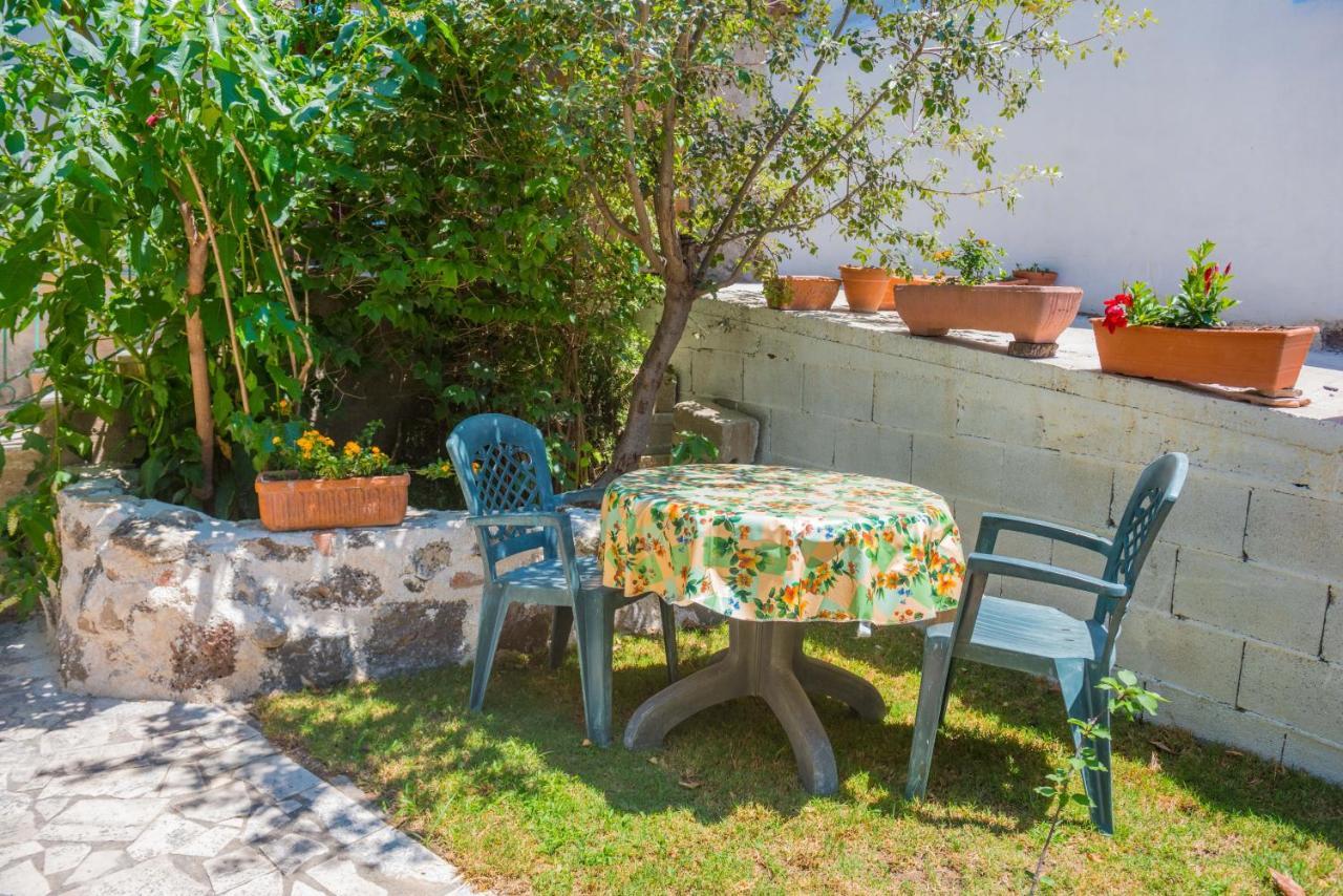 B&B Sa Domo De Sos Massaios Орозеи Екстериор снимка