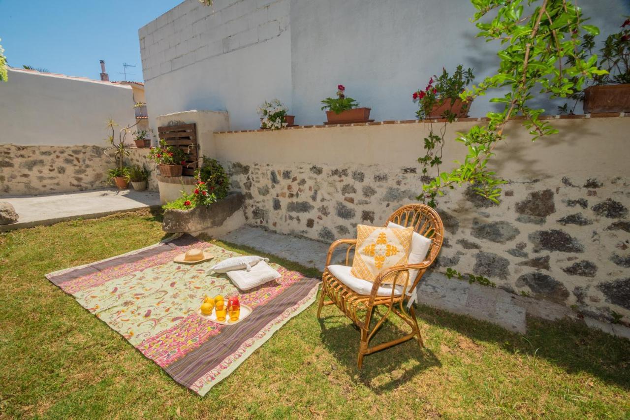 B&B Sa Domo De Sos Massaios Орозеи Екстериор снимка