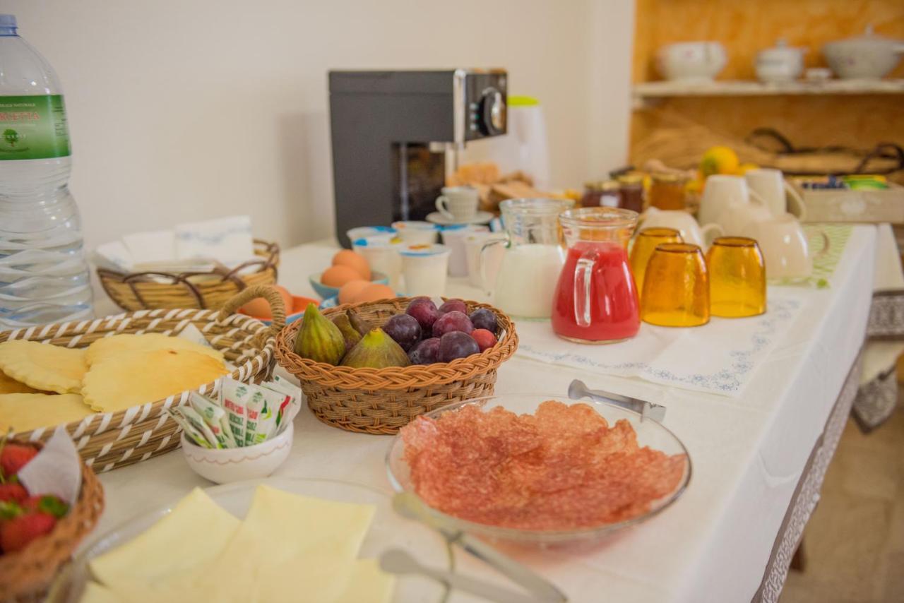 B&B Sa Domo De Sos Massaios Орозеи Екстериор снимка