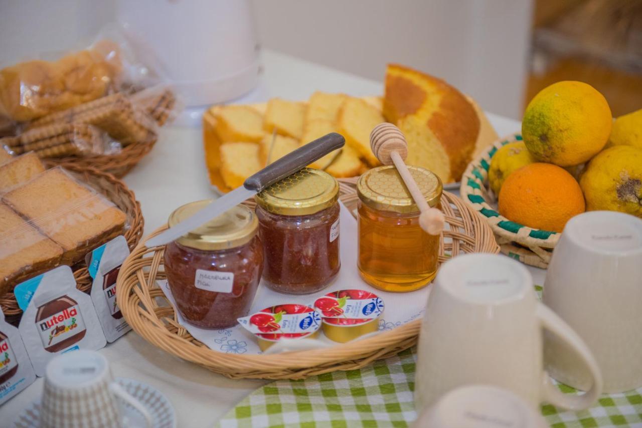 B&B Sa Domo De Sos Massaios Орозеи Екстериор снимка